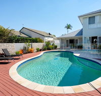 Super Sized Family Retreat With a Pool - Mackay Tourism