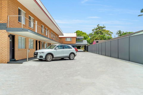 Surf Beach Motel Port - Mackay Tourism 3