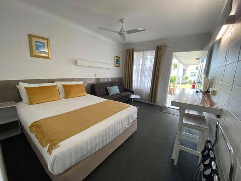 Surf Street Motel - Mackay Tourism 1