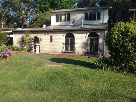 Surfer's Rest In Berrara - Mackay Tourism 0