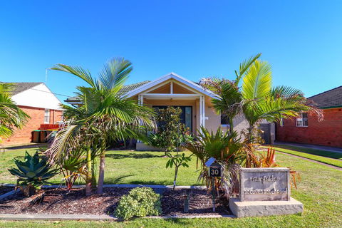 Surfside - Mackay Tourism 0