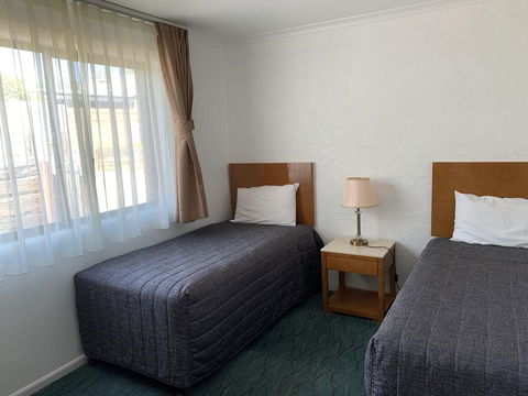 Swaggers Motor Inn - Mackay Tourism 1