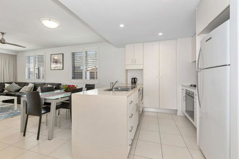 SWIM UP DRIFT APARTMENT 12 South - Mackay Tourism 2