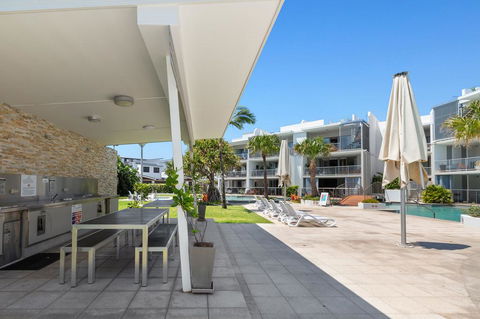 SWIM UP DRIFT APARTMENT 12 South - Mackay Tourism 1