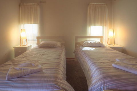 Swimmers' Rest - Uninterrupted Panoramic Ocean Views - Mackay Tourism 3