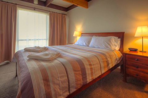 Swimmers' Rest - Uninterrupted Panoramic Ocean Views - Mackay Tourism 1