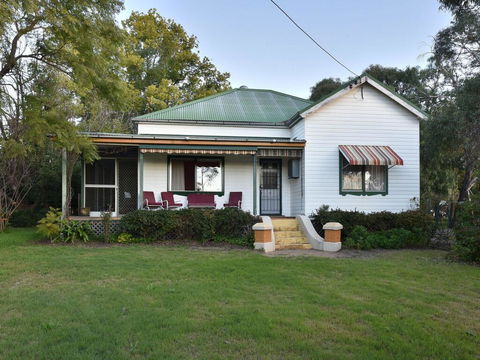 Tabitha Hill Cottage - Mackay Tourism 1