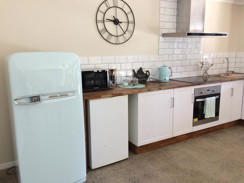TAKURA HEIGHTS Modern Country Apartment With Pool Access - Mackay Tourism 3