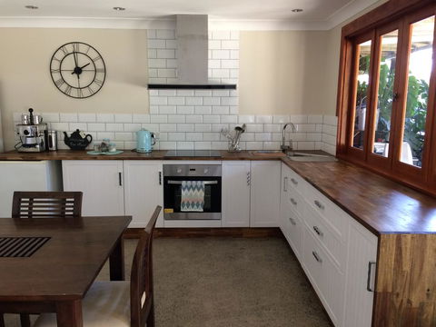 TAKURA HEIGHTS Modern Country Apartment With Pool Access - Mackay Tourism 2