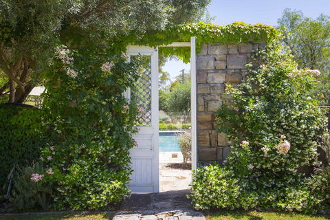 Talits Vineyard Estate - Mackay Tourism 2