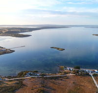 Tall Pines Beach House at Mount Dutton Bay part of Coffin Bay waterways - Mackay Tourism