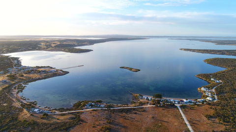 Tall Pines Beach House At Mount Dutton Bay (part Of Coffin Bay Waterways) - Mackay Tourism 0
