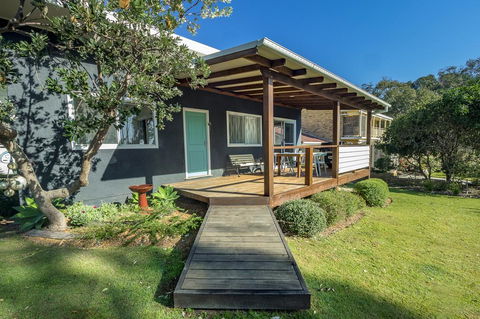 Tallowood Beachfront Cottage - Mackay Tourism 0