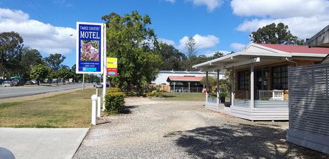 Taree Country Motel - Mackay Tourism 0