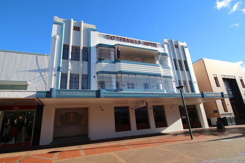 Tattersalls Hotel - Mackay Tourism 0