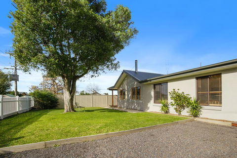 THE ASHMAN HOUSE - Modern And Close To Town - Mackay Tourism 3