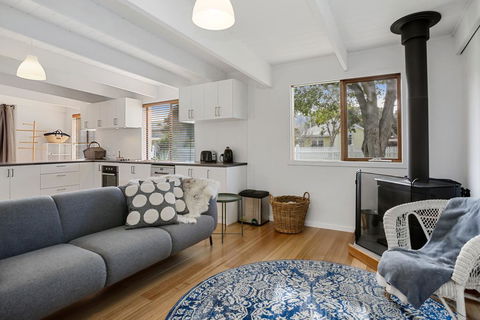 THE ASHMAN HOUSE - Modern And Close To Town - Mackay Tourism 1