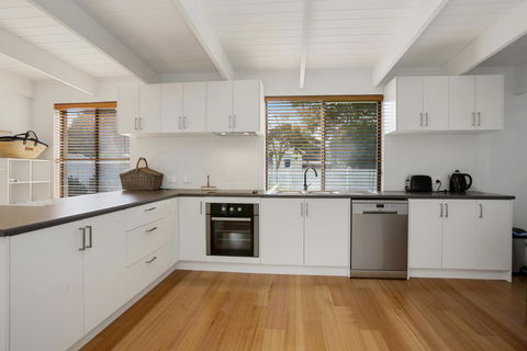 THE ASHMAN HOUSE - Modern And Close To Town - Mackay Tourism 2