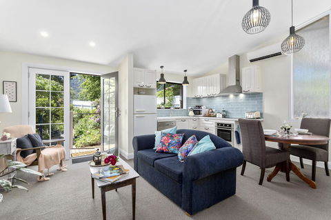 Birch Lane - Mackay Tourism 0