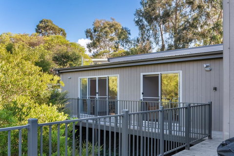 Freycinet Haven - Mackay Tourism 23