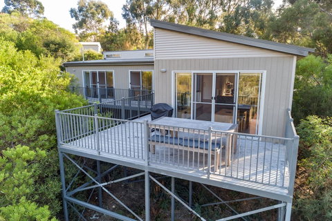 Freycinet Haven - Mackay Tourism 0