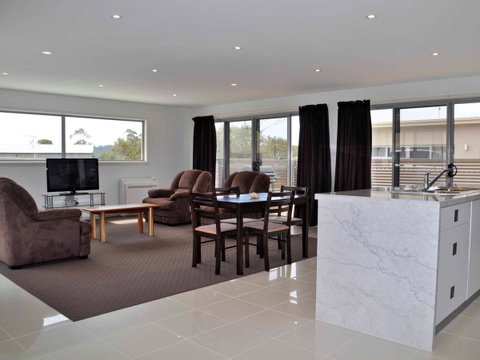 170 Hazards View - Unit 1 - Mackay Tourism 2
