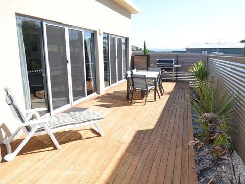 170 Hazards View - Unit 1 - Mackay Tourism 0