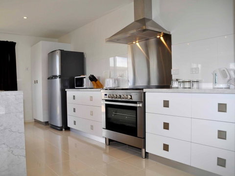 170 Hazards View - Unit 1 - Mackay Tourism 6