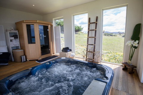 Saltwater - Absolute Oceanfront, Hot Tubs, Sauna, Fire Pits - Mackay Tourism 12