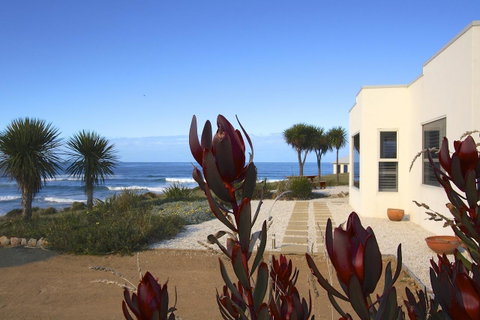 Saltwater - Absolute Oceanfront, Hot Tubs, Sauna, Fire Pits - Mackay Tourism 0