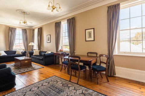 Grand Old Duke - Mackay Tourism 0