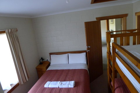 Willaway Motel Apartments - Mackay Tourism 6