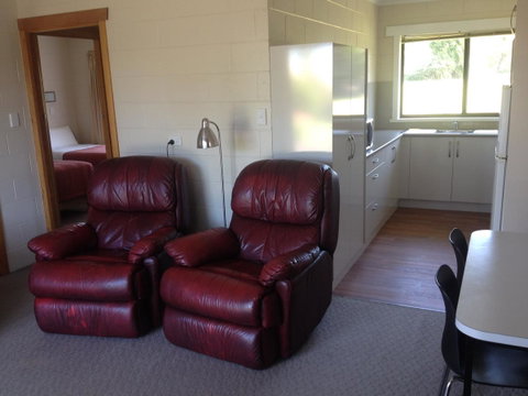 Willaway Motel Apartments - Mackay Tourism 4