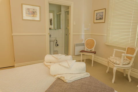 Glencoe Country Bed And Breakfast - Mackay Tourism 1