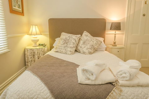 Glencoe Country Bed And Breakfast - Mackay Tourism 3