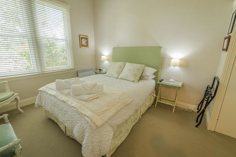 Glencoe Country Bed And Breakfast - Mackay Tourism 11