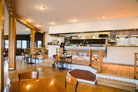 Freycinet Lodge - Mackay Tourism 4