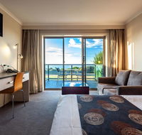 Beachfront Bicheno - Mackay Tourism