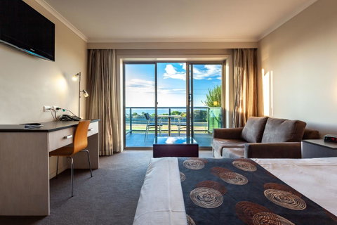 Beachfront Bicheno - Mackay Tourism 0