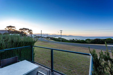 Beachfront Bicheno - Mackay Tourism 10