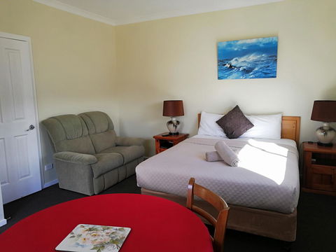 Wintersun Gardens Motel - Mackay Tourism 7