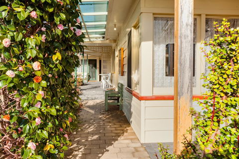 Wintersun Gardens Motel - Mackay Tourism 22