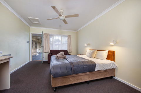 Wintersun Gardens Motel - Mackay Tourism 44