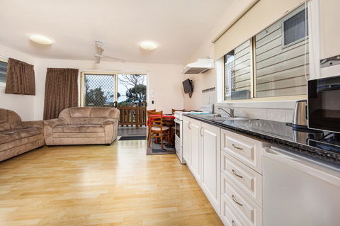Wintersun Gardens Motel - Mackay Tourism 35