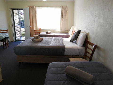 Wintersun Gardens Motel - Mackay Tourism 12