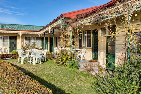 Wintersun Gardens Motel - Mackay Tourism 24