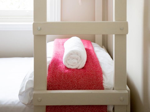 Montacute Boutique Bunkhouse - Mackay Tourism 13