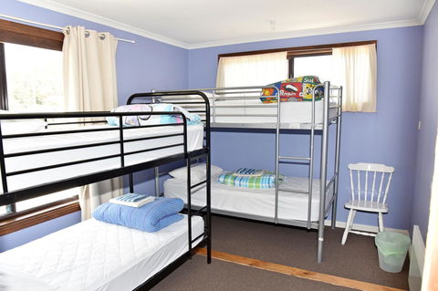 Bicheno Backpackers - Mackay Tourism 1