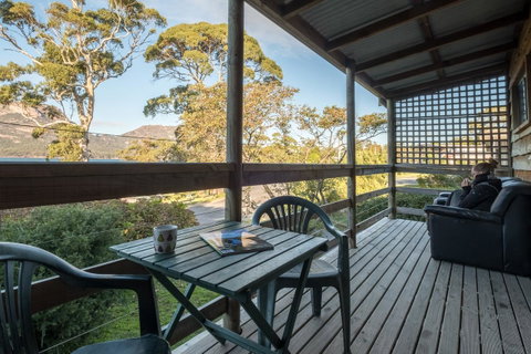 Freycinet Timber Cottage 1 - Mackay Tourism 3