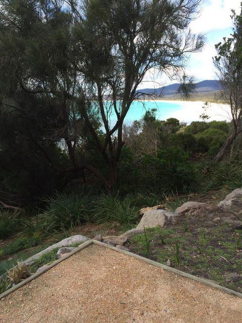 Holland House Bay Of Fires - Mackay Tourism 1